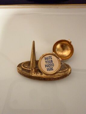 Vintage World's Fair Souvenir Lapel Pin from 1939 with original paper lining